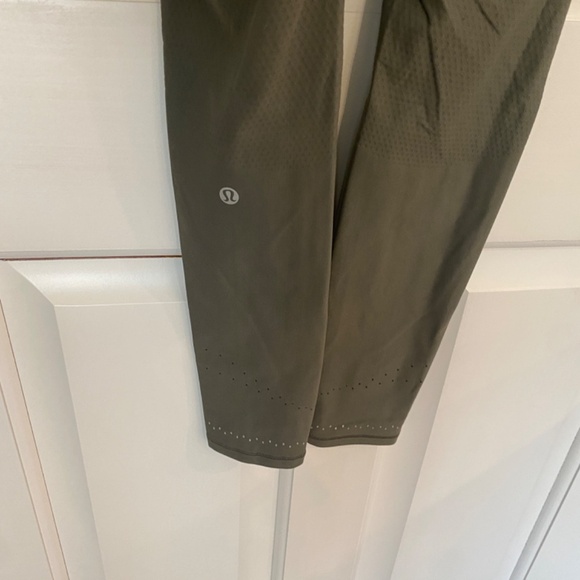 Lululemon in focus run tights Legging Gray-Sage Green, 33894 - Picture 7 of 13